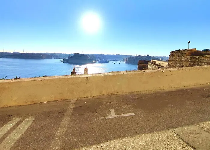 Oasis 22 Savynomad Harbour Residences Wow Views Valletta