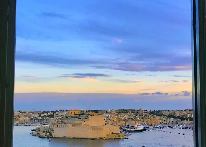 Oasis 22 Savynomad Harbour Residences Wow Views Valletta